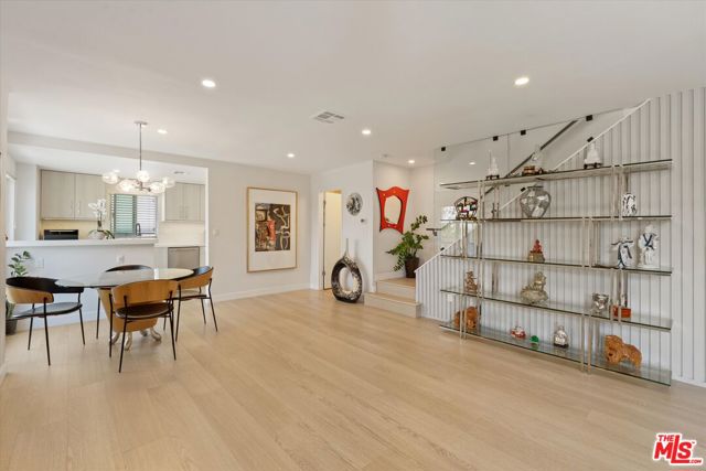 737 Pier Avenue, Santa Monica CA: https://media.crmls.org/mediaz/6a77dabf-31ff-4c5d-9b6a-da446e5d74dd.jpg