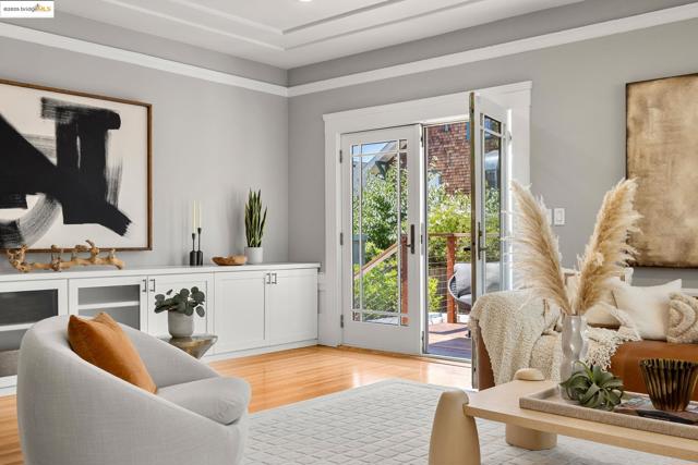 2842 Ashby Ave, Berkeley CA: https://media.crmls.org/mediaz/6a77e81e-7103-4440-a767-713c004aa829.jpg