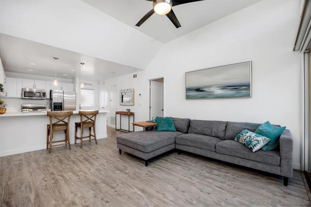 317 Pine Ave, Carlsbad CA: https://media.crmls.org/mediaz/6a78b528-cf91-433a-a5b9-9a7450c34543.jpg