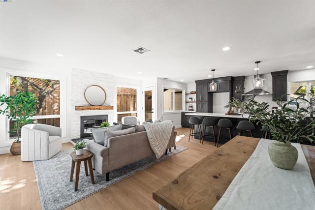 4119 Churchill Dr, Concord CA: https://media.crmls.org/mediaz/6a78d15c-2712-410d-9484-f092decad4ee.jpg