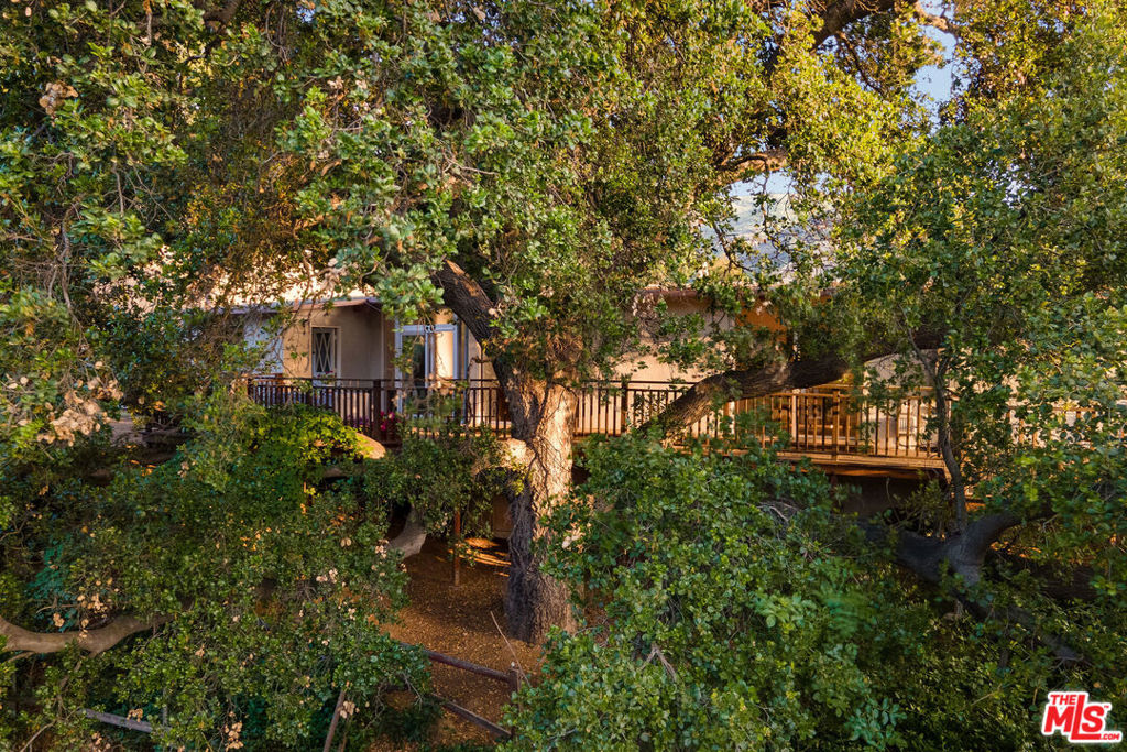 9906 Sunland Boulevard, Sunland, CA 91040