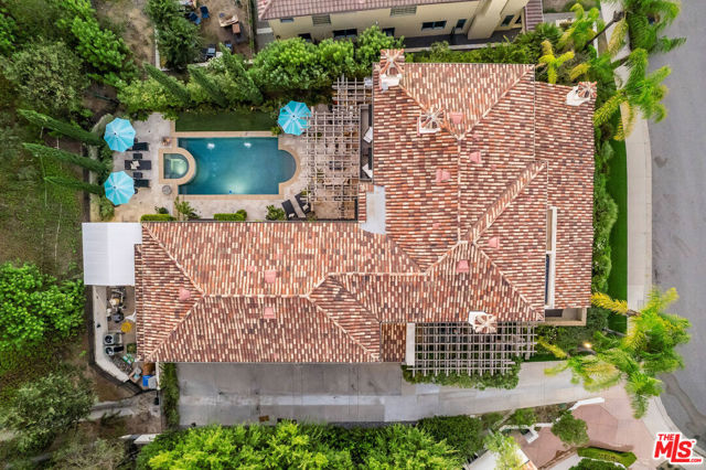 24908 Bella Vista Drive, Calabasas CA: https://media.crmls.org/mediaz/6a78e928-1f94-4b88-a627-f539da33d732.jpg