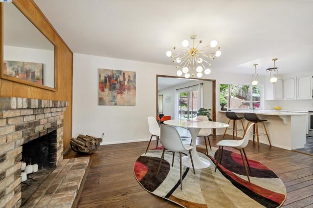 7606 Desertwood Ln, Pleasanton CA: https://media.crmls.org/mediaz/6a78eb95-bc55-47c3-b97d-626a58a31b78.jpg