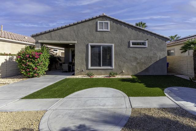 81907 Avenida Bahia, Indio CA: https://media.crmls.org/mediaz/6a792321-ce54-4353-8099-dfbba4f29c85.jpg