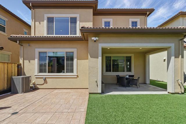 410 E Redberry Place, Mountain House CA: https://media.crmls.org/mediaz/6a7934ff-f9ea-4ce8-9870-8c8b653ce25a.jpg