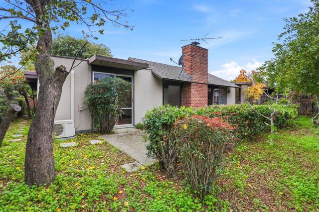 827 Cumberland Drive, Sunnyvale CA: https://media.crmls.org/mediaz/6a799b98-8e3b-40a2-9364-cff00b045c3f.jpg