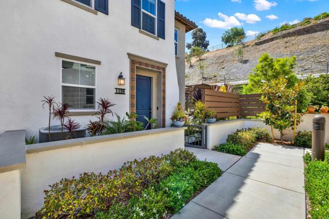 Detail Gallery Image 1 of 1 For 1139 Delpy View Point, Vista,  CA 92084 - 4 Beds | 2/1 Baths