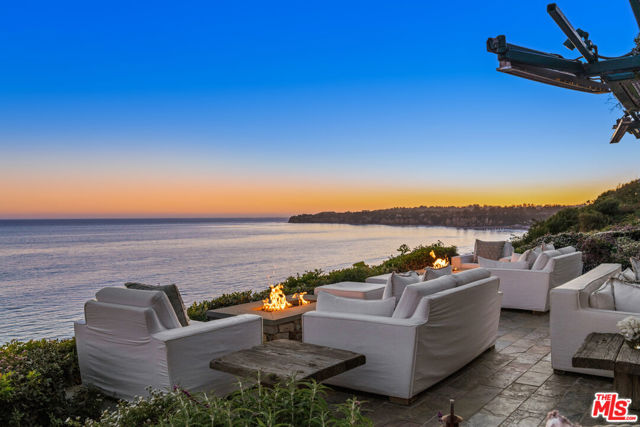 27540 Pacific Coast Highway, Malibu CA: https://media.crmls.org/mediaz/6a7a5a8a-0850-4df8-876c-6ee4adde72e5.jpg
