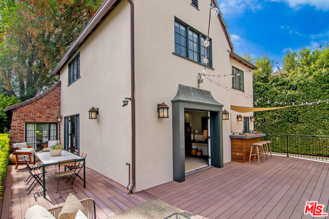 338 S Highland Avenue, Los Angeles CA: https://media.crmls.org/mediaz/6a7a9541-a3aa-4e82-b102-24621ef3ebd8.jpg