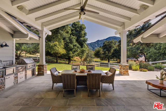 1697 W Potrero Road, Westlake Village CA: https://media.crmls.org/mediaz/6a7a9fe9-333a-42cc-836d-fb968d149aa8.jpg