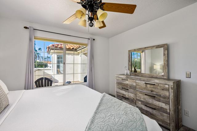 320 Vista Royale Drive, Palm Desert CA: https://media.crmls.org/mediaz/6a7aa7f9-2729-4328-9b70-119eda5adc09.jpg