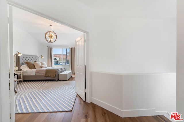 6453 Zuma View Place, Malibu CA: https://media.crmls.org/mediaz/6a7bb1a0-4048-4b10-8645-21d0733ba25f.jpg