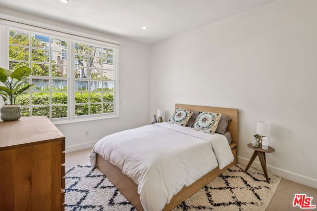 11737 Gwynne Lane, Los Angeles CA: https://media.crmls.org/mediaz/6a7bc62e-40ad-4525-9502-ec06419a7355.jpg