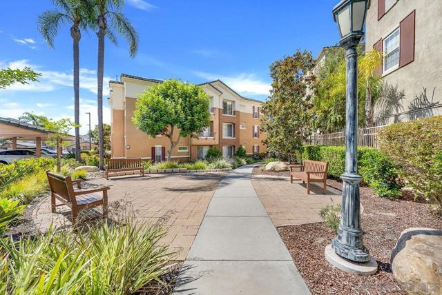 12362 Carmel Country Rd, San Diego CA: https://media.crmls.org/mediaz/6a7c10b3-a9a8-49fa-95de-82f0741bcc51.jpg