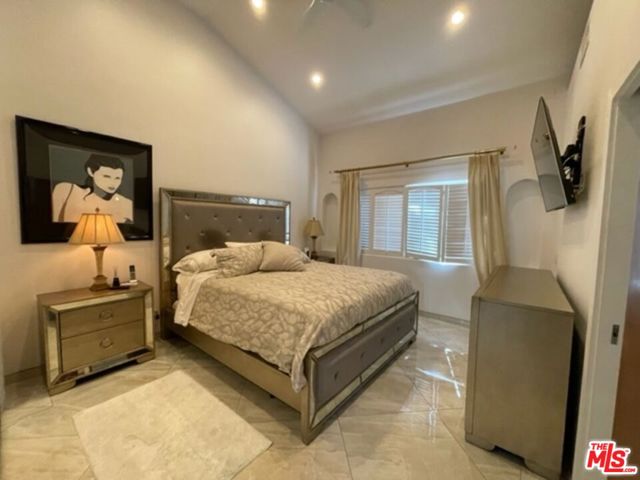 425 Sunridge Street, Playa del Rey CA: https://media.crmls.org/mediaz/6a7c1a43-c628-479d-9c6d-f38e60090bec.jpg