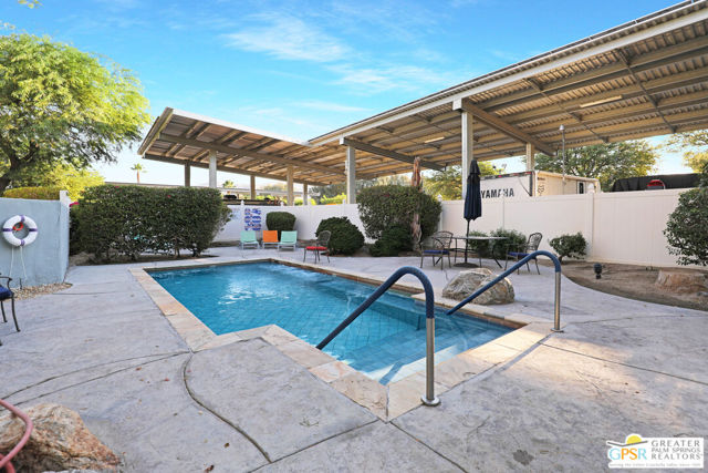 17555 Corkill Rd, Desert Hot Springs CA: https://media.crmls.org/mediaz/6a7cc554-77fd-4041-a2fc-7fb3cf7d28cd.jpg