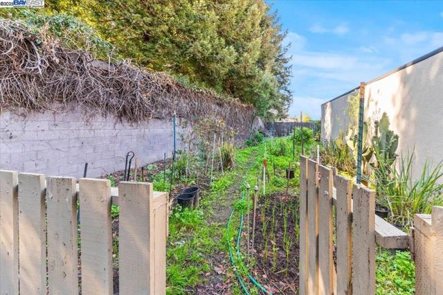 Image 14 of 50 For 462 Craven Court