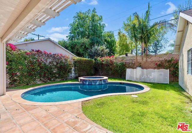 14024 Peach Grove Street, Sherman Oaks CA: https://media.crmls.org/mediaz/6a7d3aae-a05e-4ea8-ab7c-854d881a8758.jpg