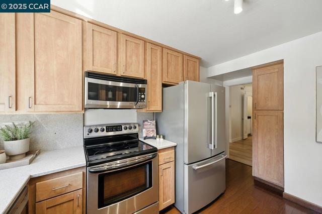 742 Wesley Way, Oakland CA: https://media.crmls.org/mediaz/6a7d7704-d176-4c35-9798-e0586c28fbeb.jpg
