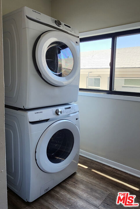 224 N Jackson Street, Glendale CA: https://media.crmls.org/mediaz/6a7e68c9-51fa-456a-b6f1-bae6423c2377.jpg