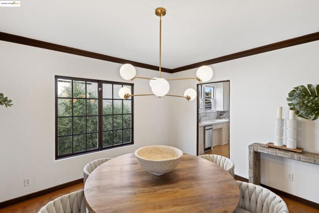 1048 Annerley Rd, Oakland CA: https://media.crmls.org/mediaz/6a7ef410-fa90-4b4e-a140-0df0e2cc679a.jpg