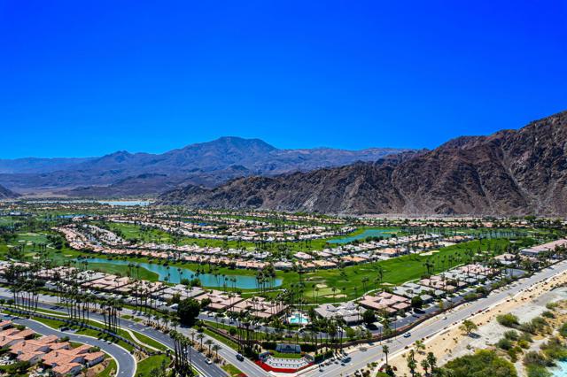 54580 Tanglewood, La Quinta CA: https://media.crmls.org/mediaz/6a7f2f23-5012-4e8b-a5d6-c8db05de5164.jpg