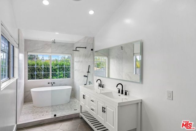 5614 Ponce Avenue, Woodland Hills CA: https://media.crmls.org/mediaz/6a7f54f5-54a3-485a-90a3-f52a2353d9fc.jpg