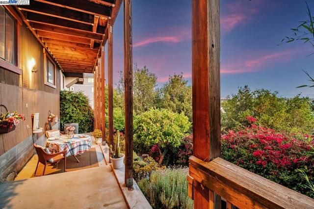 31865 Chicoine Ave, Hayward CA: https://media.crmls.org/mediaz/6a7f6586-83f6-4b0b-a43f-53d388e3d5a0.jpg