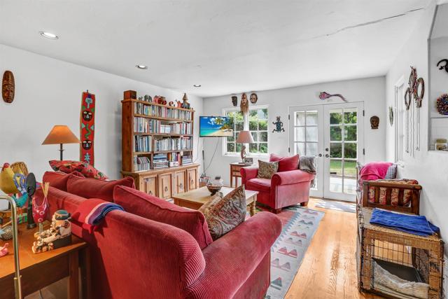 Detail Gallery Image 4 of 21 For 627 Arenas St., La Jolla,  CA 92037 - 3 Beds | 3 Baths