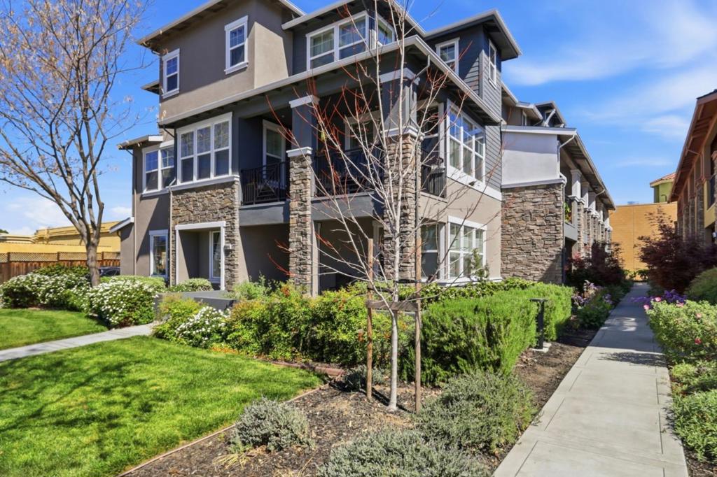 1658 North Pole Place #1