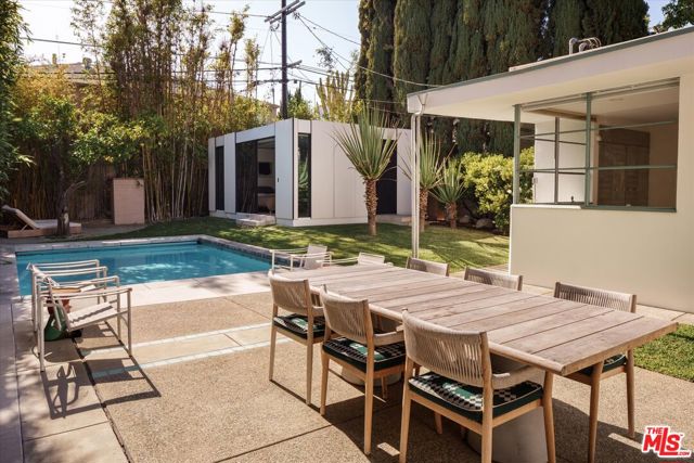 947 N Martel Avenue, Los Angeles CA: https://media.crmls.org/mediaz/6a7feb5a-a0df-4a7f-8461-0e6a12526a8b.jpg