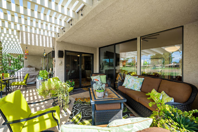 35983 Paseo Circulo E, Cathedral City CA: https://media.crmls.org/mediaz/6a80bcd4-a9bb-47b8-9dbf-960acd294259.jpg