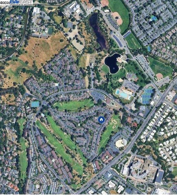 208 Siskiyou Ct, Walnut Creek CA: https://media.crmls.org/mediaz/6a80c2e3-a544-49b9-b44a-436ab7eb8b52.jpg