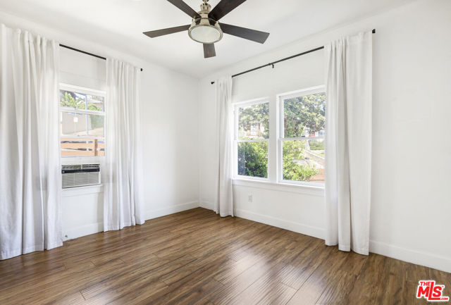 1404 Maltman Avenue, Los Angeles CA: https://media.crmls.org/mediaz/6a8100e6-f7e2-4937-881e-10649c194566.jpg