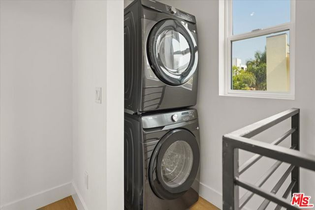 910 N Hudson Avenue, Los Angeles CA: https://media.crmls.org/mediaz/6a813b53-aab7-421d-ae7a-56933b91ccd2.jpg