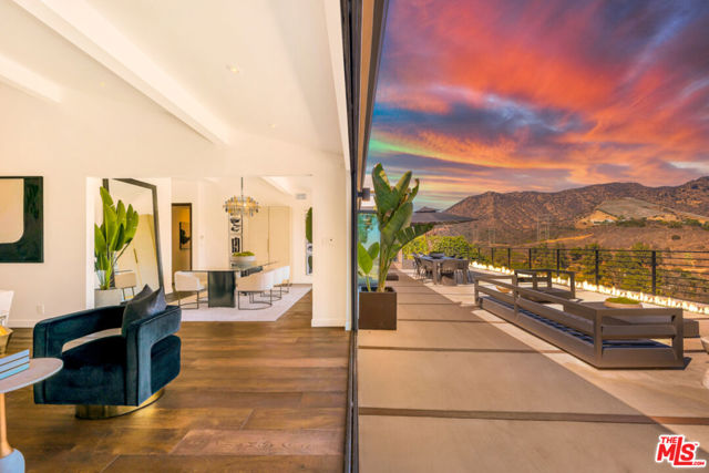 2960 LAKERIDGE Drive, Los Angeles CA: https://media.crmls.org/mediaz/6a819148-96c6-44df-8dd7-ffbe8f608f96.jpg