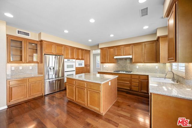 45495 Peacock Place, Temecula CA: https://media.crmls.org/mediaz/6a81953b-d3af-44e2-98b3-baa250518d8b.jpg