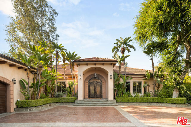 13845 Magnolia Boulevard, Sherman Oaks CA: https://media.crmls.org/mediaz/6a819a50-2d5d-4a1e-9b7d-f4ebd8e6cc66.jpg