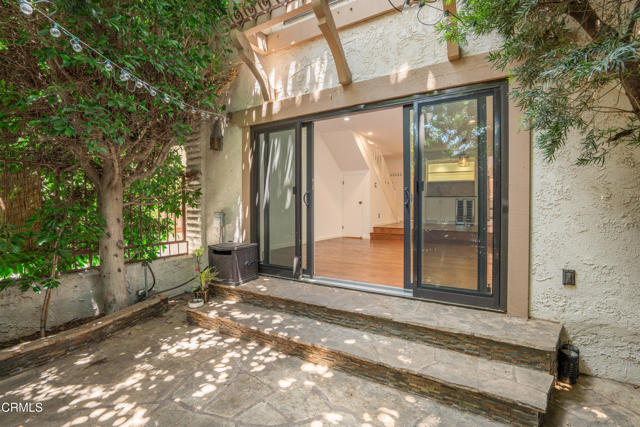 1850 Midvale Avenue, Los Angeles CA: https://media.crmls.org/mediaz/6a8211ef-7fb6-4cb2-a21f-0146727bb450.jpg
