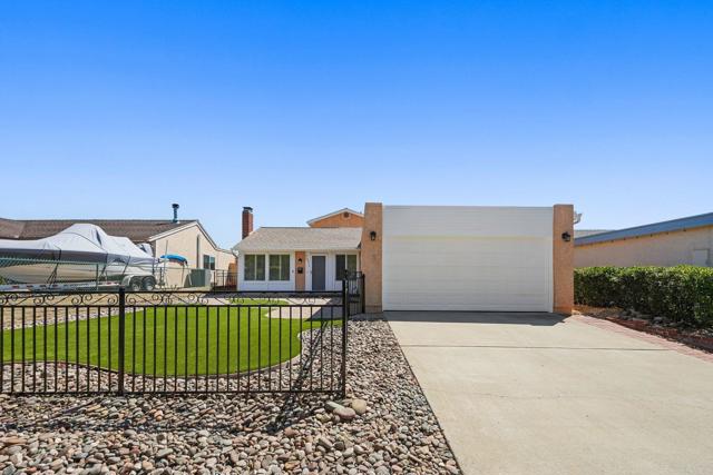 Detail Gallery Image 3 of 38 For 7071 Barker Way, San Diego,  CA 92119 - 4 Beds | 3 Baths