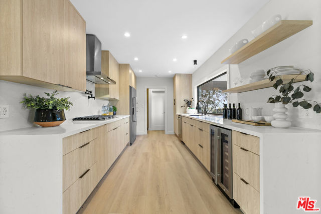 5132 Escobedo Drive, Woodland Hills CA: https://media.crmls.org/mediaz/6a82eecb-06ce-47cb-94a8-3366d54674cd.jpg