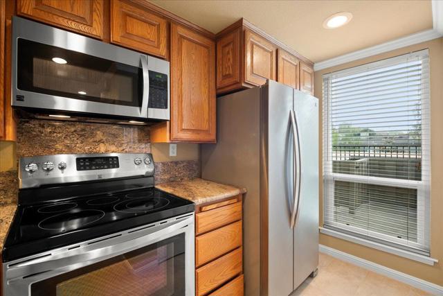 24280 Dover Lane, Hayward CA: https://media.crmls.org/mediaz/6a84c5a1-eb3b-433f-833f-3ad4ad3dd09c.jpg