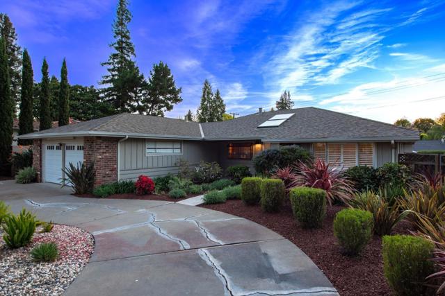 171 E Creek Drive, Menlo Park CA: https://media.crmls.org/mediaz/6a84edde-b426-439d-896e-ca3401fe1625.jpg