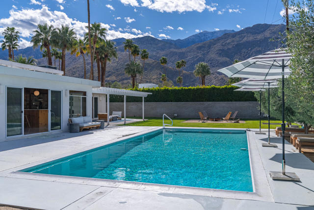 1022 E Mesquite Avenue, Palm Springs CA: https://media.crmls.org/mediaz/6a8548c6-6c4c-4287-a534-5246a815c8e9.jpg