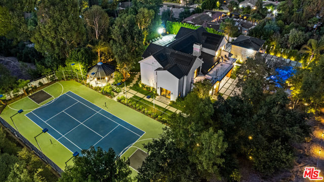 18762 Wells Drive, Tarzana CA: https://media.crmls.org/mediaz/6a8584fb-f1ff-48d5-a7b6-d23723edccd0.jpg