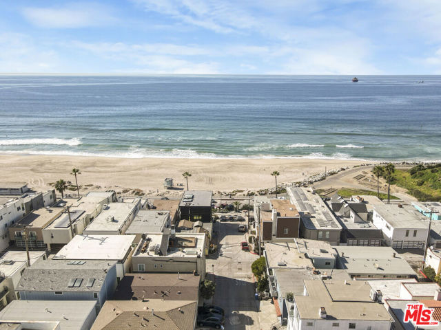 4400 Ocean Drive, Manhattan Beach CA: https://media.crmls.org/mediaz/6a863fa0-4b48-4701-bd61-79852b900dc4.jpg