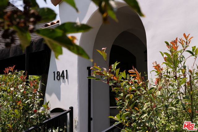 1841 Rose Villa Street, Pasadena CA: https://media.crmls.org/mediaz/6a8641dc-2133-4a3e-81c7-6fd900f2dfad.jpg