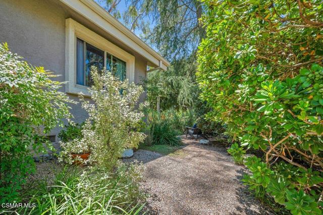 202 Estrellita Lane, Oak Park CA: https://media.crmls.org/mediaz/6a869f9d-b40b-4da2-b15b-b33a4b6b4a70.jpg
