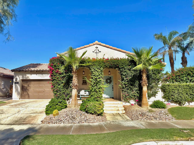 47875 Silverberry Street, La Quinta CA: https://media.crmls.org/mediaz/6a86b89b-684c-4fec-8fe1-c6f753de175f.jpg