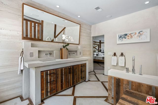 8249 Marmont Lane, Los Angeles CA: https://media.crmls.org/mediaz/6a86be5f-fba4-4605-9637-759283f218ea.jpg